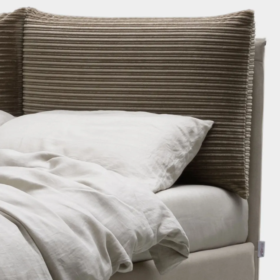 Cama Casal 160x190 com 2 Almofadas Macias na Cabeceira - Tramonti Viadurini