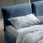 Cama de casal 160x190 com almofadas que envolvem toda a cabeceira - Charme Viadurini
