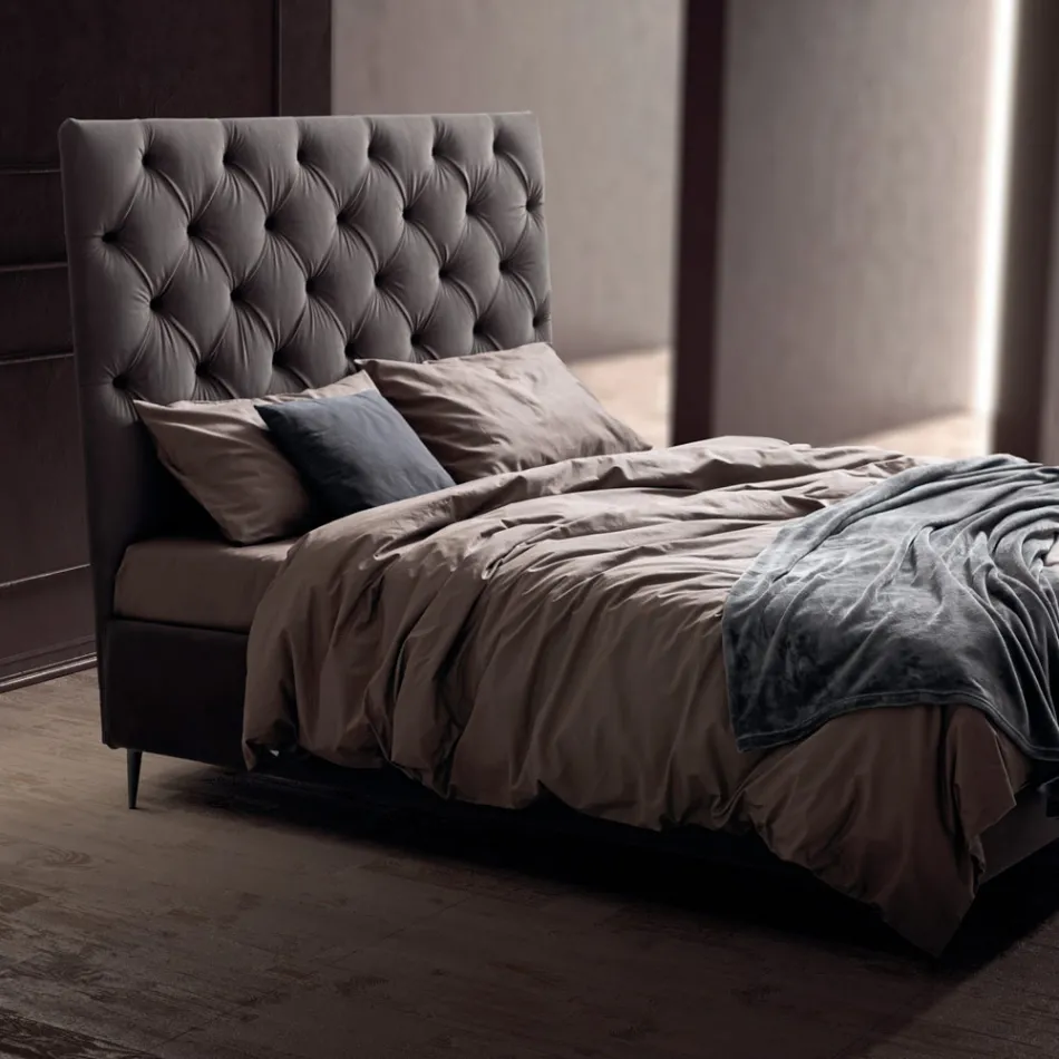 Cama de casal 160x190 com cabeceira alta e acolchoada Made in Italy - Sallie Viadurini