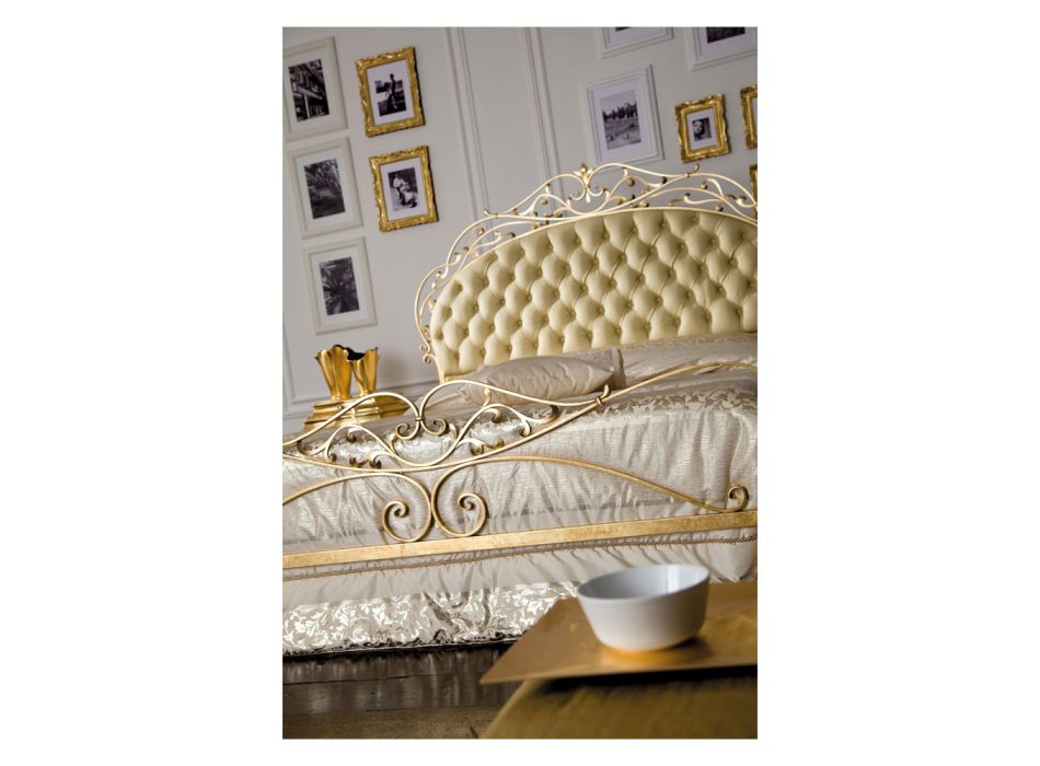 Cama de casal com colchão, travesseiros e 2 mesas de cabeceira Fabricado na Itália - Laki Viadurini