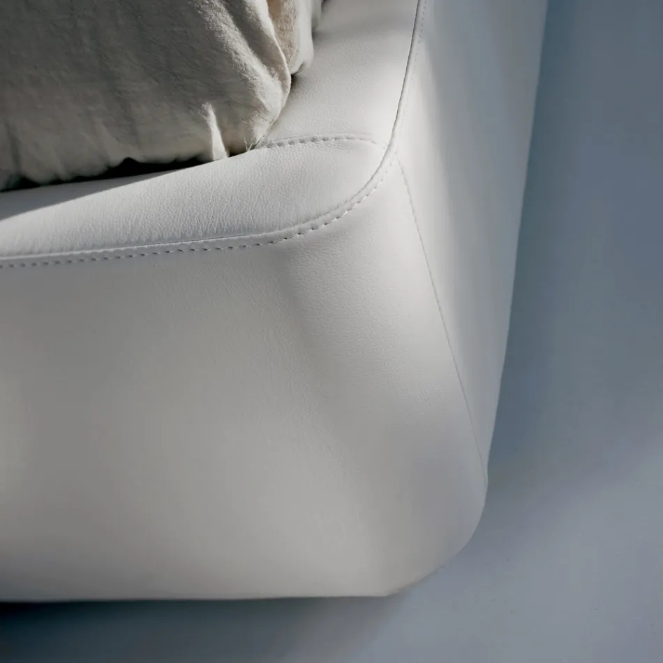 Cama de Casal com Estrutura de Madeira Revestida em Poliuretano - Virada Viadurini