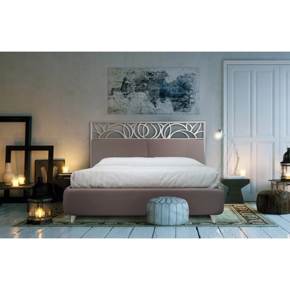 Cama de casal com cabeceira de ferro e almofadas Made in Italy - Peter Viadurini