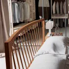 Cama de casal design 160x200cm com sólida base de nogueira Alain Viadurini