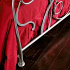 Cama de casal em ferro artesanal com pernas cônicas Zoe Viadurini