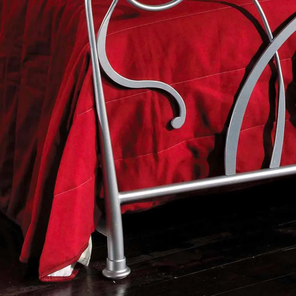 Cama de casal em ferro artesanal com pernas cônicas Zoe Viadurini