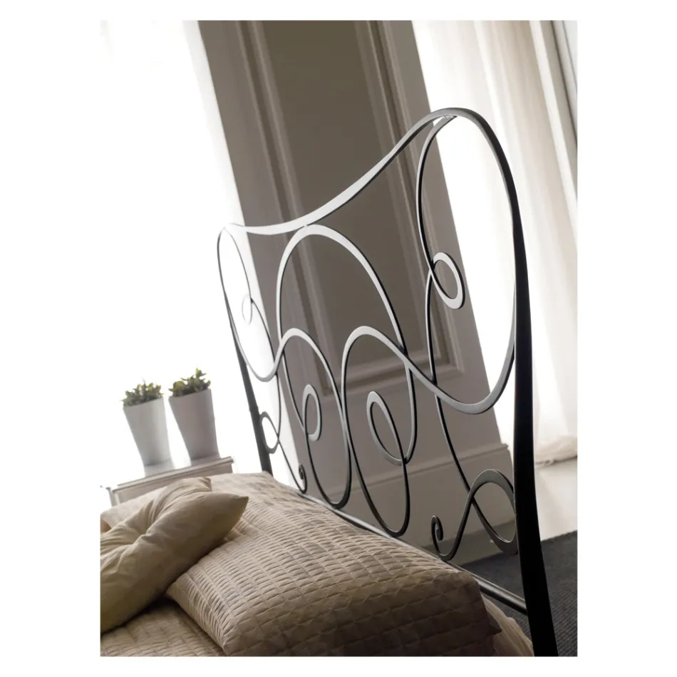 Cama de casal em ferro com estribo opcional Made in Italy - Lampo Viadurini