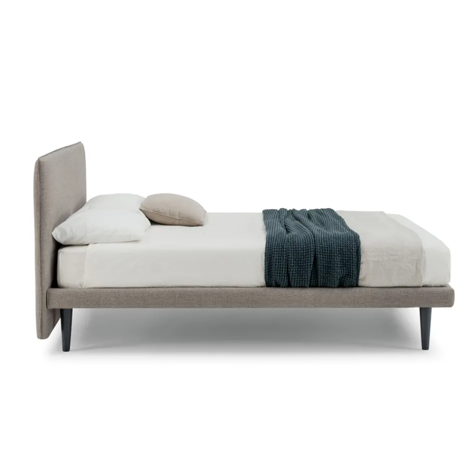 Cama de casal de design moderno, com base fina, Gaya New by Bolzan Viadurini
