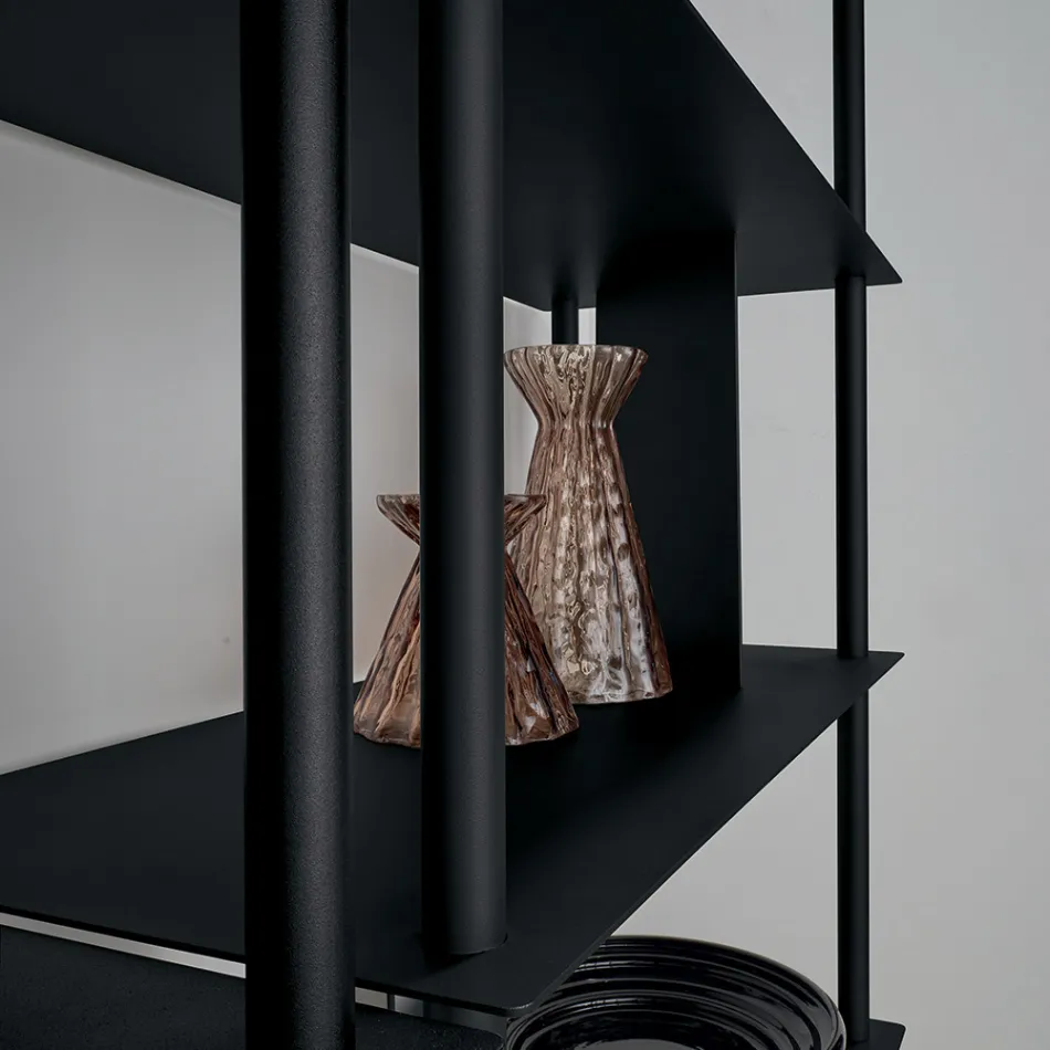 Estante vertical Filiberta em metal pintado, fabricada na Itália. Viadurini