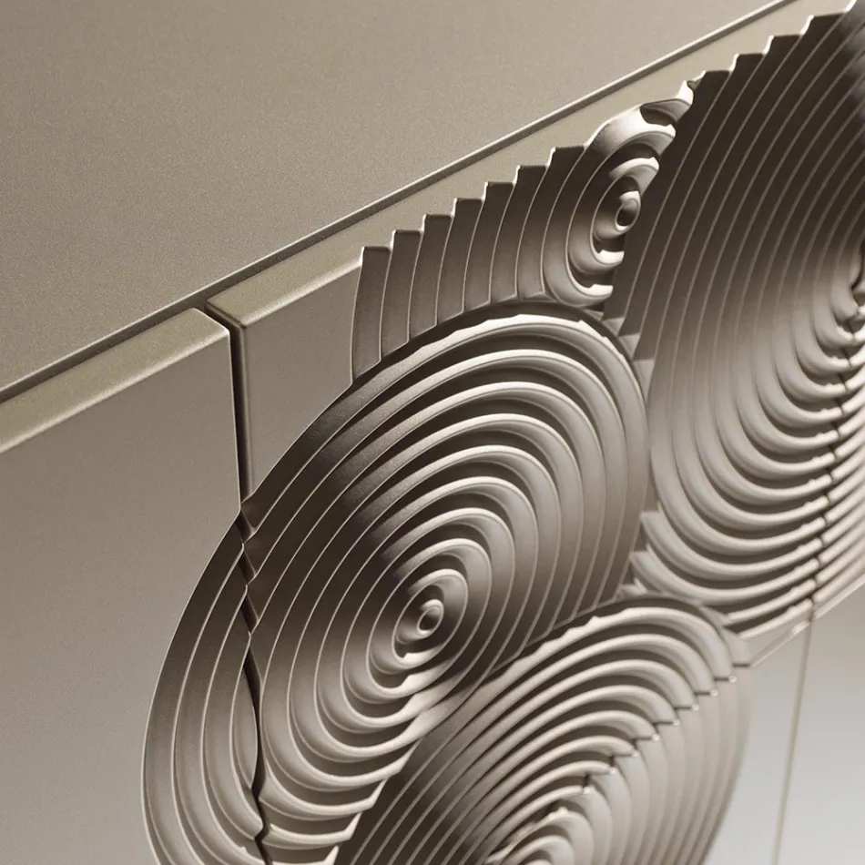 Aparador de 5 portas em MDF laqueado com decoração gravada e acabada à mão - Caranguejo Viadurini