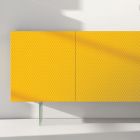 Aparador Mdf Lacado Amarelo com 3 Portas e Pés de Vidro Fabricado na Itália - Ciara Viadurini