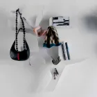 Prateleira de parede de acrílico com ganchos para casacos feitos na Itália - néon Viadurini