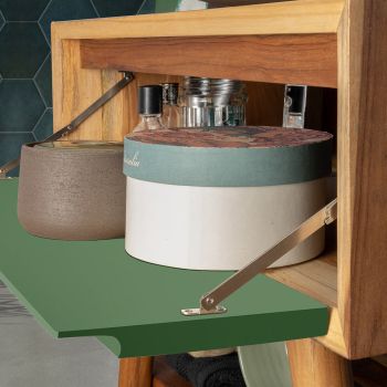 Armário de banheiro com acabamento em madeira e cômoda na cor verde - Gatien