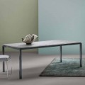 Mesa de design em mármore branco Bebop fabricada na Itália