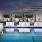 Banco de exterior ondulado em polietileno fabricado na Itália - Brenda Viadurini