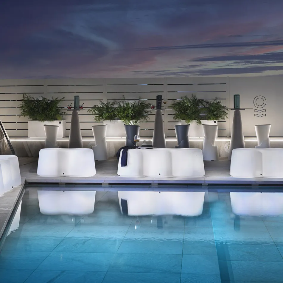 Banco de exterior ondulado em polietileno fabricado na Itália - Brenda Viadurini