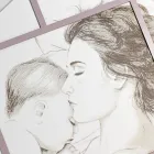 Painel gravado a laser com mulher e criança feito na Itália - Harald Viadurini