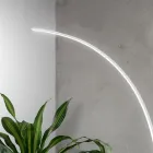 Candeeiro de pé LED regulável moderno em metal preto, dourado ou branco - gôndola Viadurini