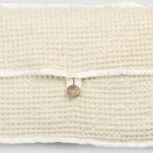 Bolsa Clutch de Algodão Favo de Mel Branco Natural com Botão Madrepérola - Anteha Viadurini