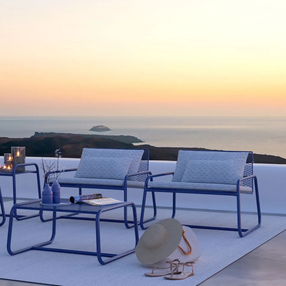 Poltrona externa de metal com almofada luxuosa fabricada na Itália - Karol Viadurini