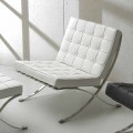 Poltrona acolchoada Morella com estofamento em ecoleather, design moderno
