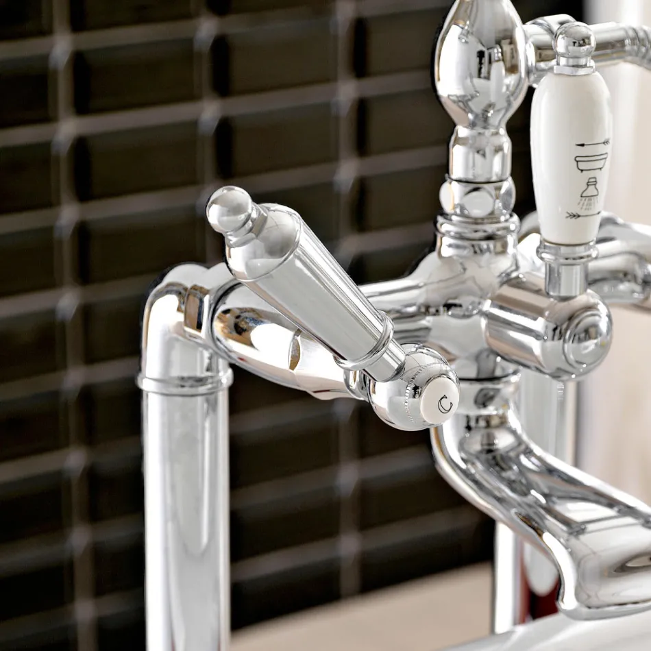 Torneira de banheira de chão com duche de mão em latão Made in Italy - Noriana Viadurini