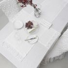 Corredor de mesa em linho grosso branco com renda de crochê luxuosa nas laterais - Giangi Viadurini
