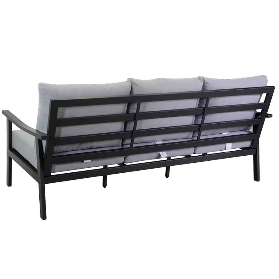 Sala de estar composta por 1 sofá, 2 poltronas e 1 mesa de centro - Ticket Viadurini