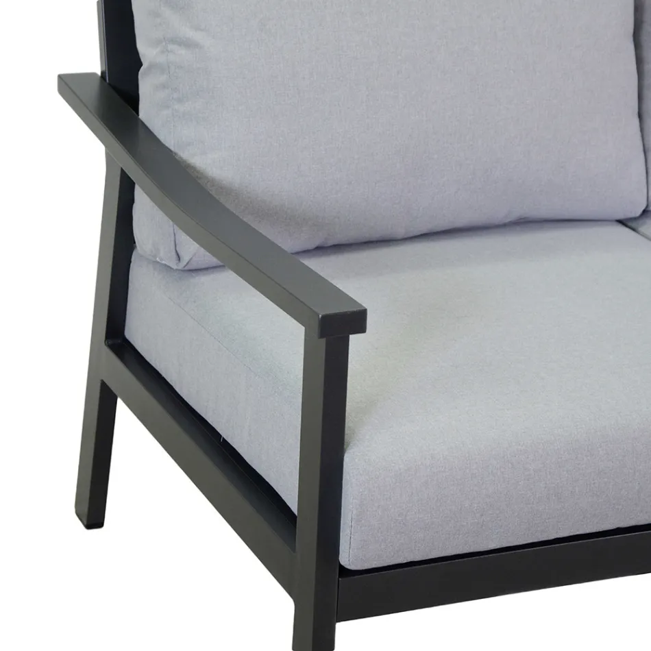 Sala de estar composta por 1 sofá, 2 poltronas e 1 mesa de centro - Ticket Viadurini