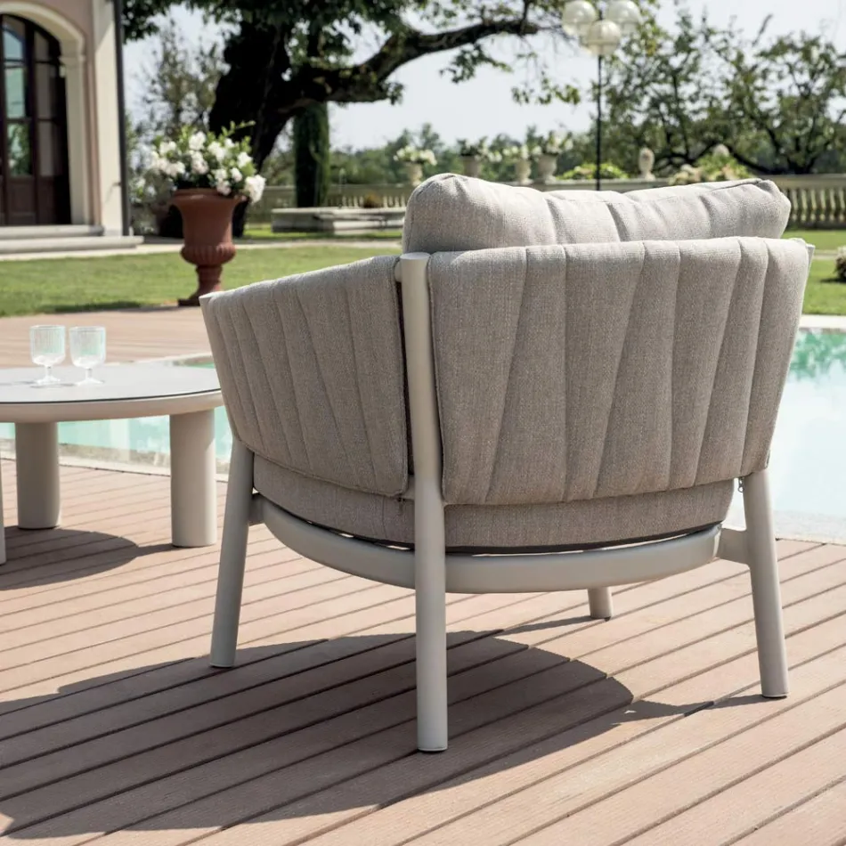 Sala de estar composta por 2 poltronas, 1 sofá e 2 mesas de centro em alumínio - Fusion Viadurini