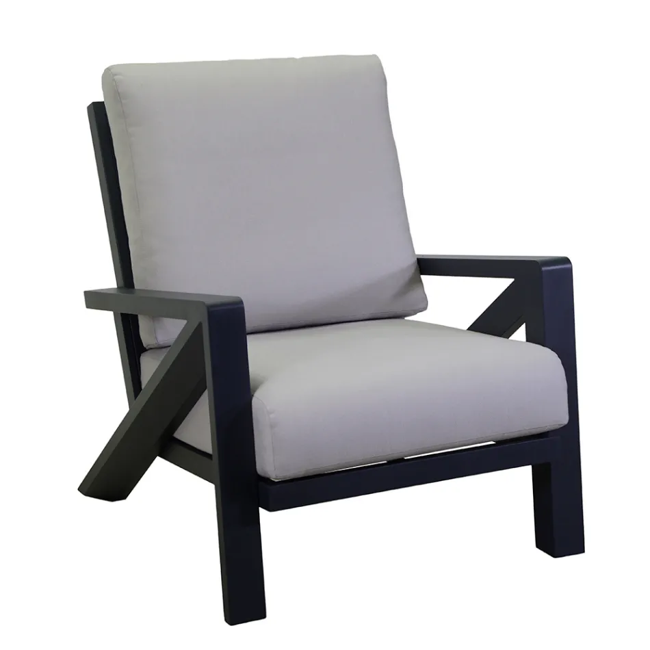 Sala de estar composta por sofá, mesa de centro e poltronas com apoio para os pés - Quadro de avisos Viadurini