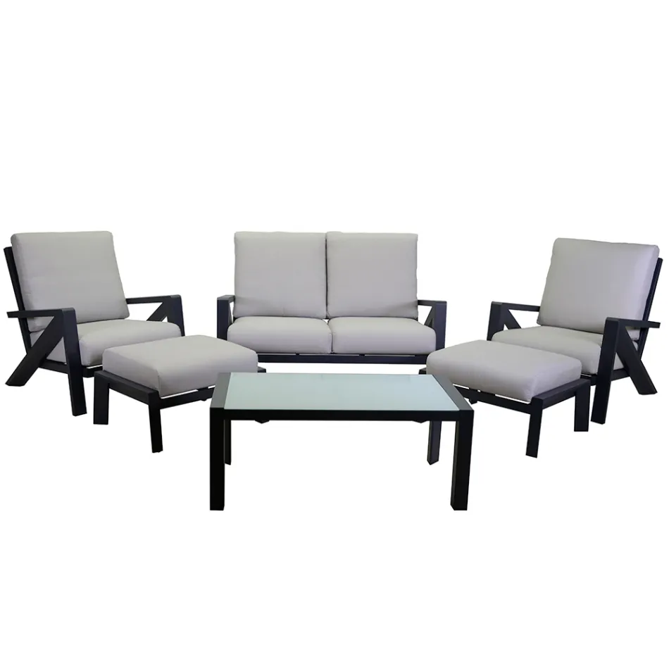 Sala de estar composta por sofá, mesa de centro e poltronas com apoio para os pés - Quadro de avisos Viadurini