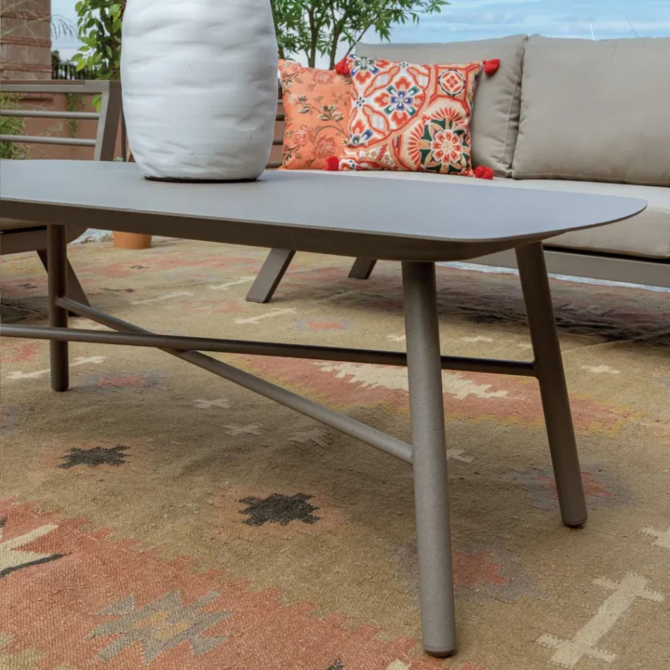 Sala de estar exterior composta por 1 sofá de 3 lugares, 2 poltronas e 1 mesa de centro - Righello Viadurini