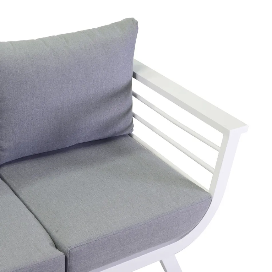 Sala de estar exterior composta por 1 sofá de 3 lugares, 2 poltronas e 1 mesa de centro - Righello Viadurini