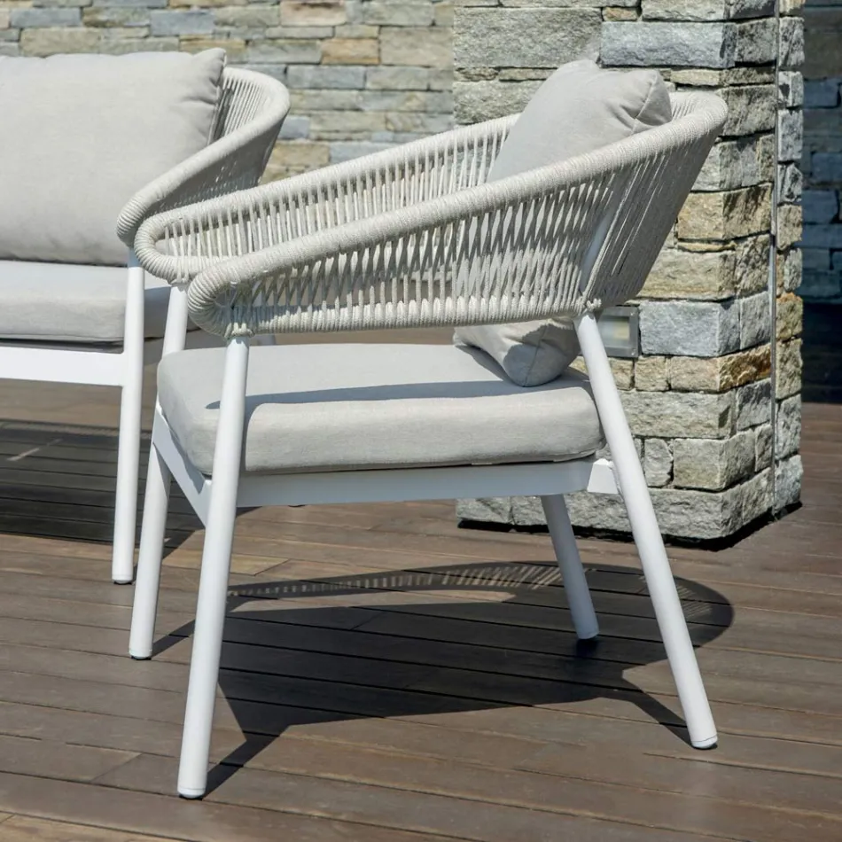 Sala de estar exterior com almofadas arredondadas e apoios de braços - Zenith Viadurini