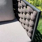 Sala de estar ao ar livre com sofá, poltrona e mesa de centro retangular - Dandelium Viadurini