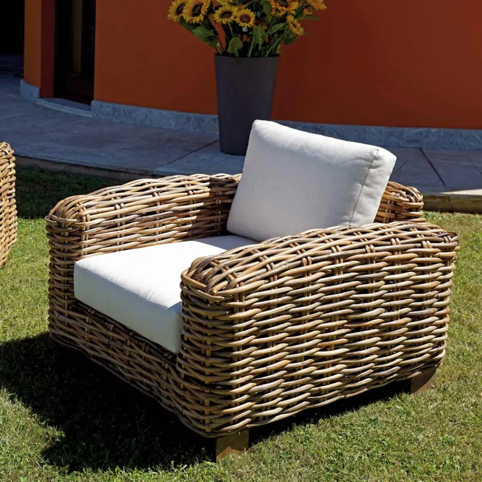Rattan Garden Lounge com mesa de centro de madeira e almofadas - Hugues Viadurini