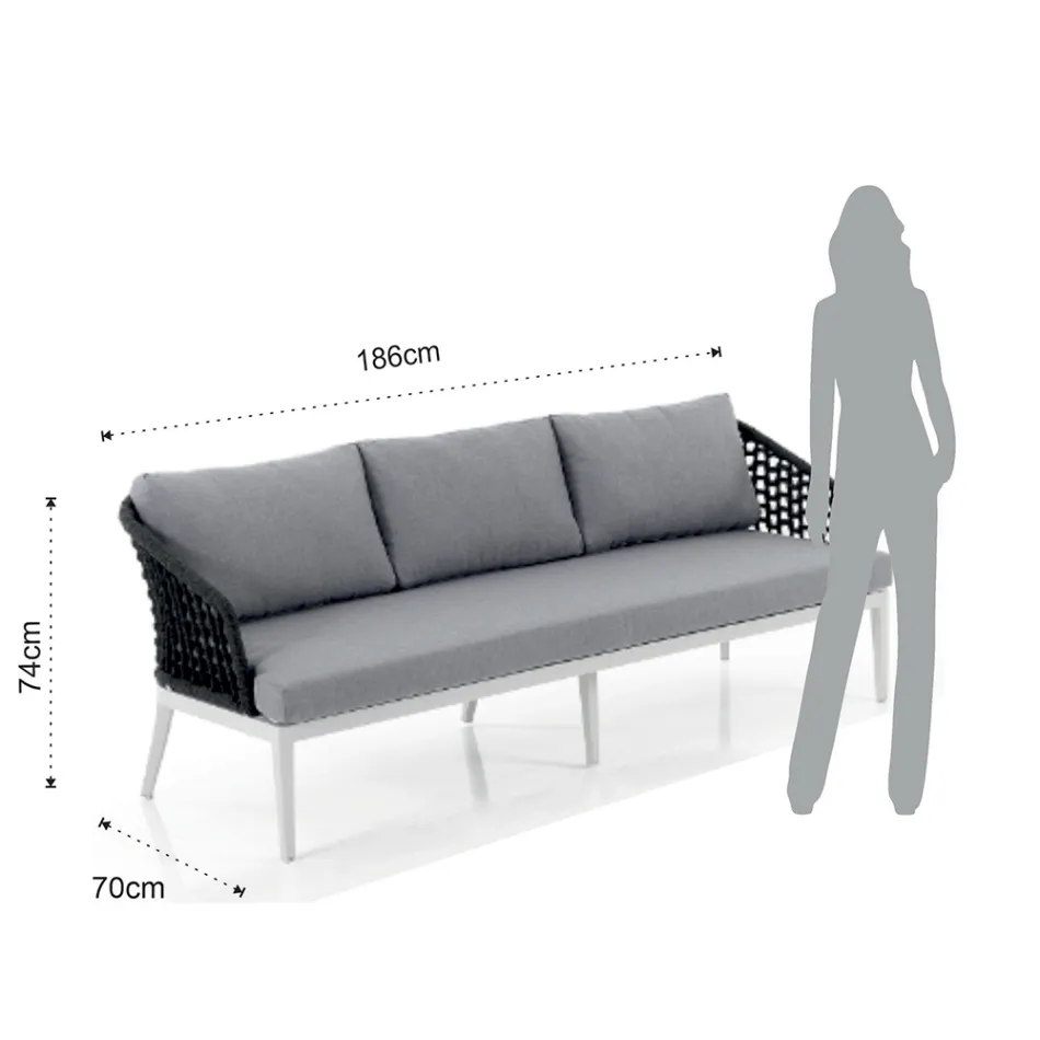 Sala interior e exterior com 2 poltronas, 1 sofá e 1 mesa de centro - Sortir Viadurini