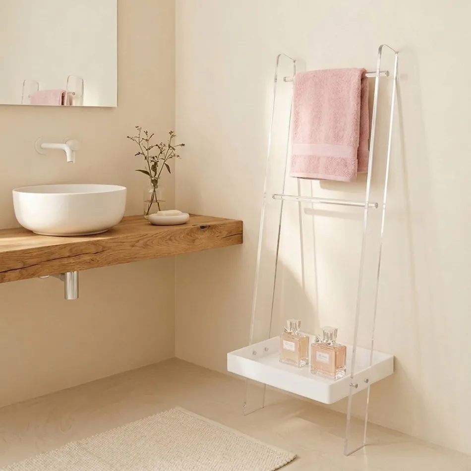 Escada para toalhas em acrílico branco, fabricada na Itália - Jamira Viadurini