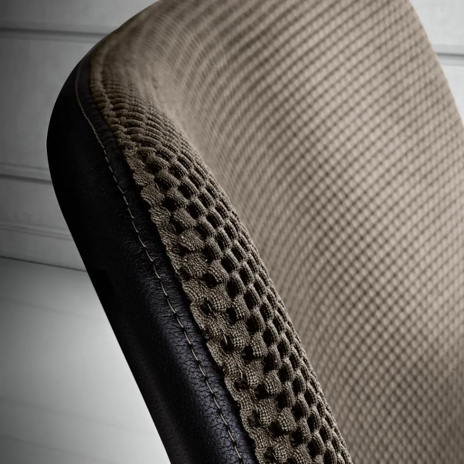 Cadeira com Apoio para Pés em Tecido Vulcano e Pernas Metálicas Made in Italy - Amane Viadurini