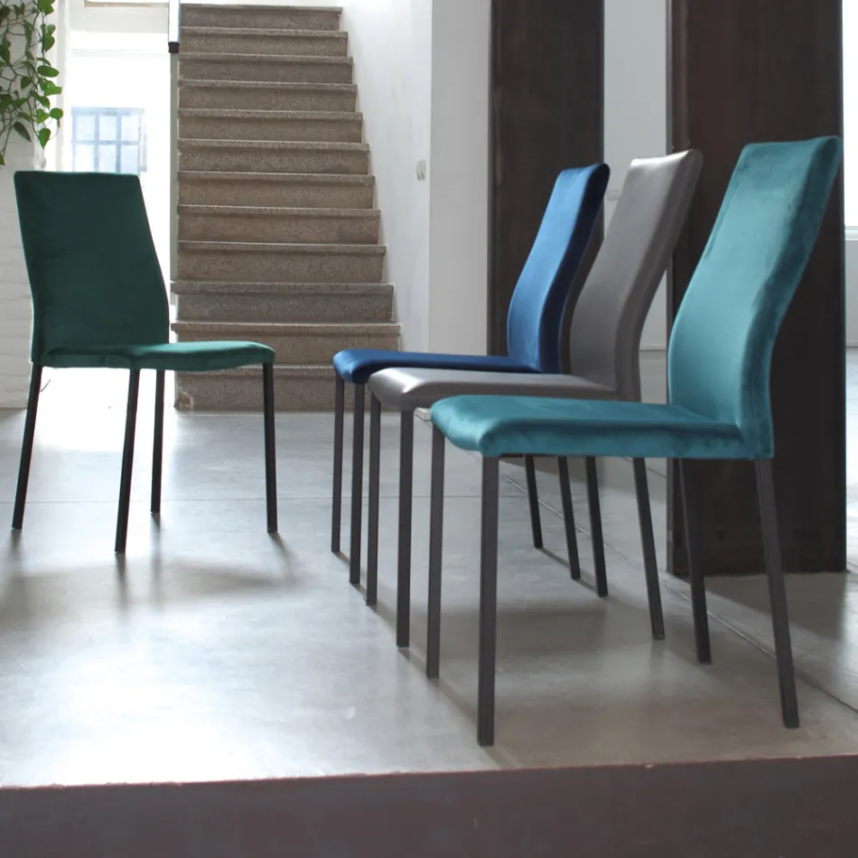 Cadeira de cozinha com pernas de metal e assento de veludo, 4 peças - Darvina Viadurini