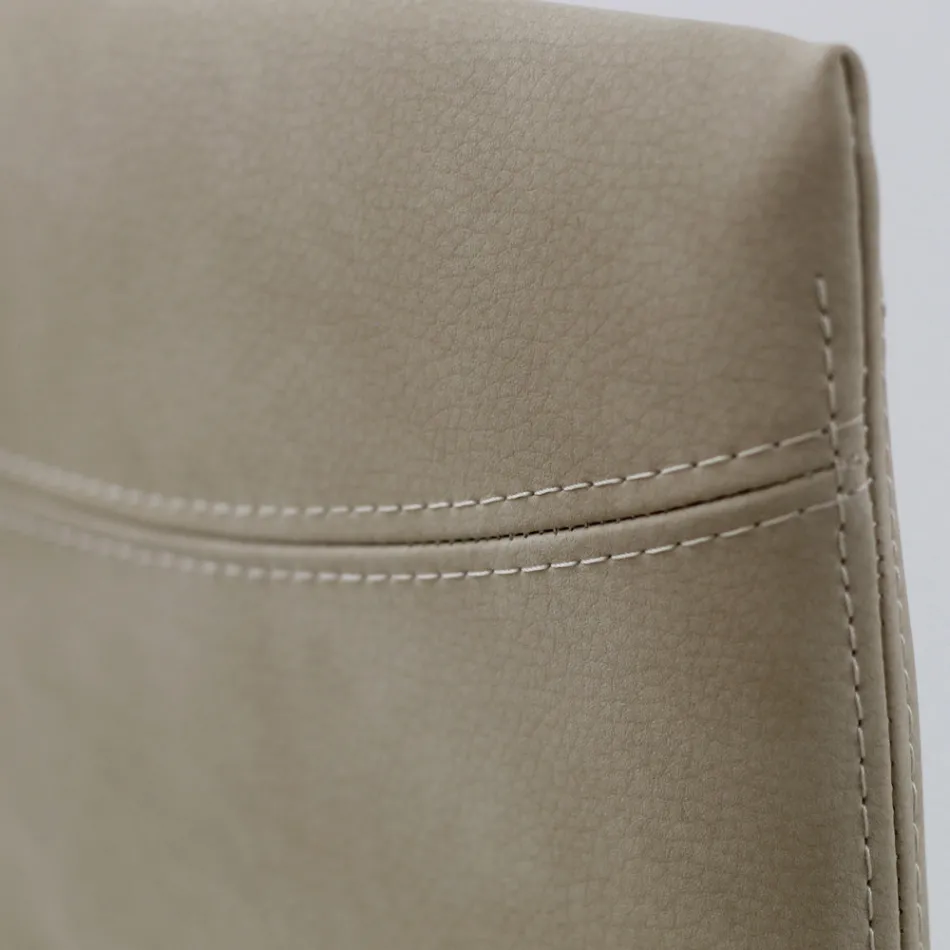 Cadeira de sala de estar de couro sintético com pernas laqueadas fabricada na Itália - Roslin Viadurini