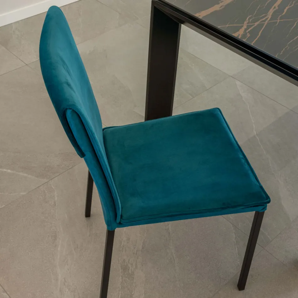 Cadeira de Sala em Veludo Antimanchas e Estrutura Preta - Haroon Viadurini