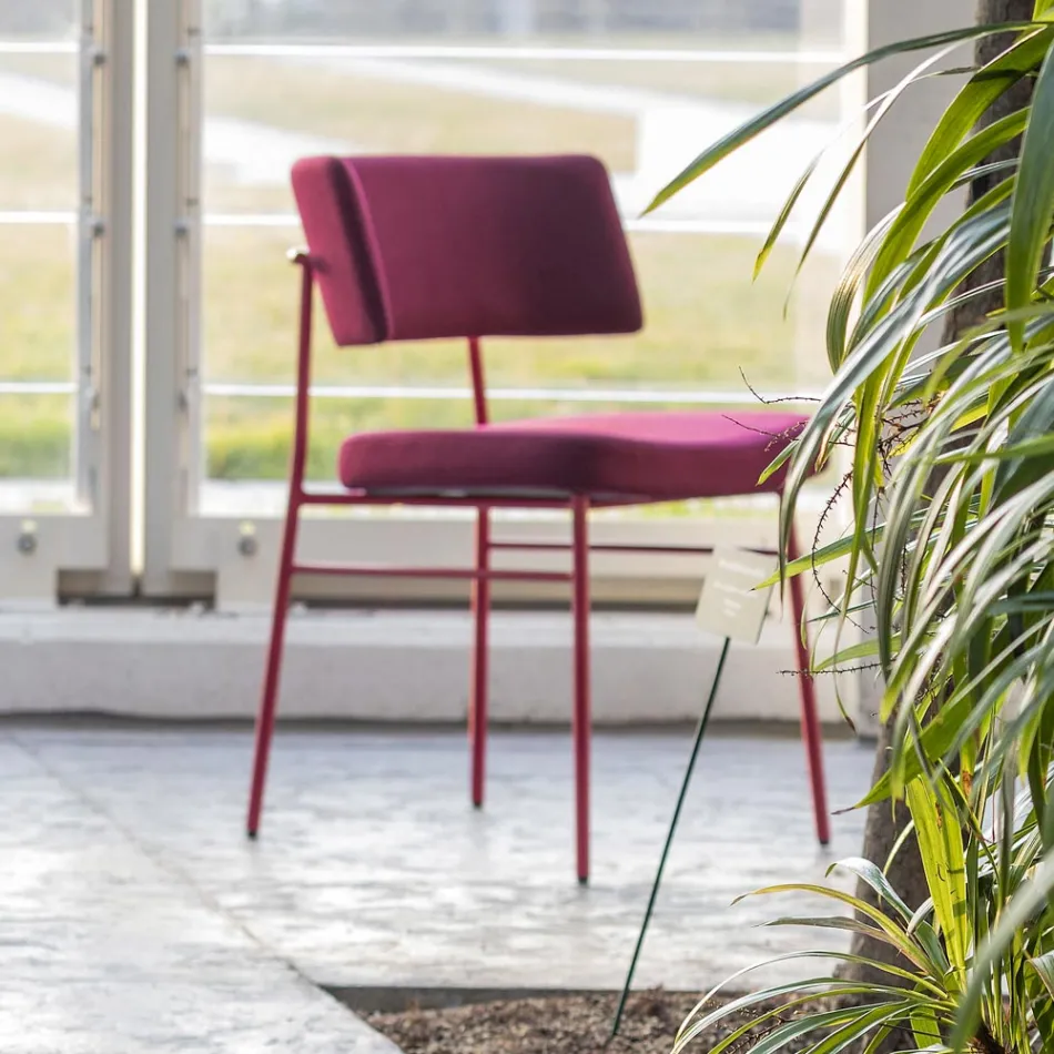 Cadeira de tecido luxuosa com base de metal fabricada na Itália, 2 peças - Alasca Viadurini