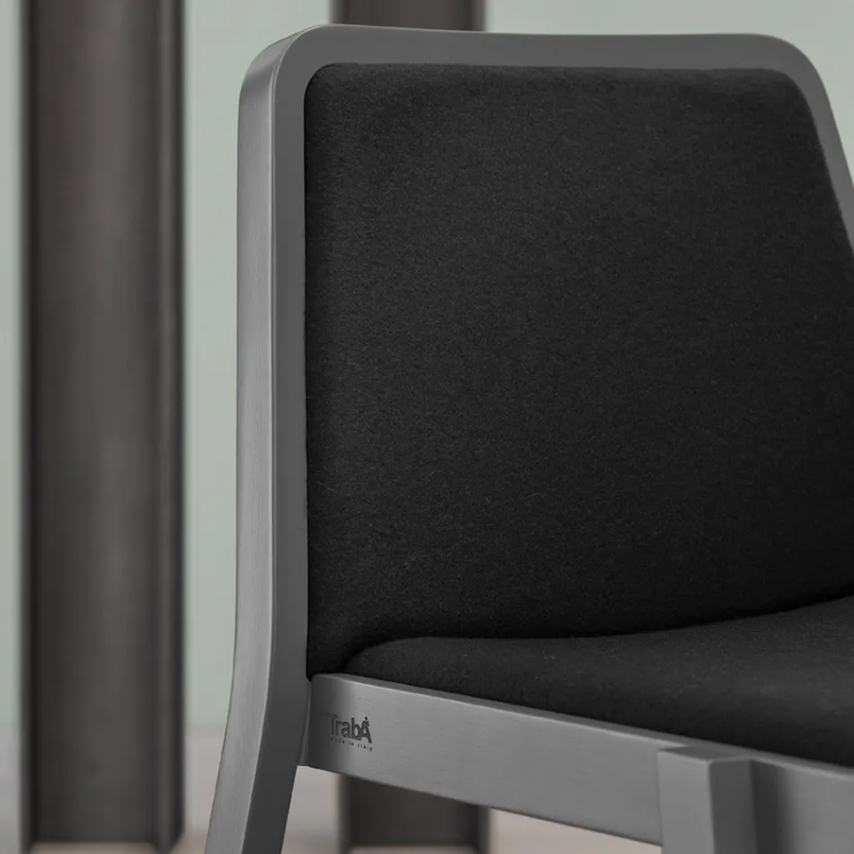 Cadeira empilhável de madeira com assento de veludo fabricada na Itália, 2 peças - Leipzig Viadurini