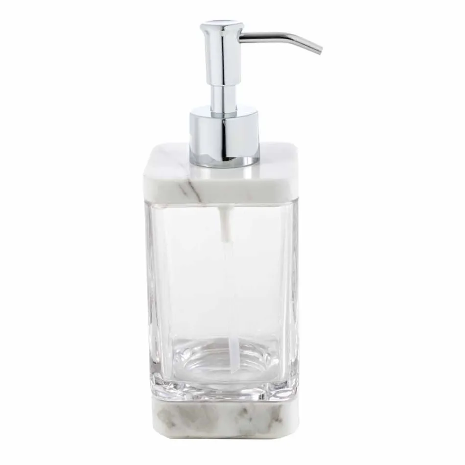 Os acessórios modernos do banheiro ajustaram-se no mármore de Calacatta e no vidro de Carona Viadurini