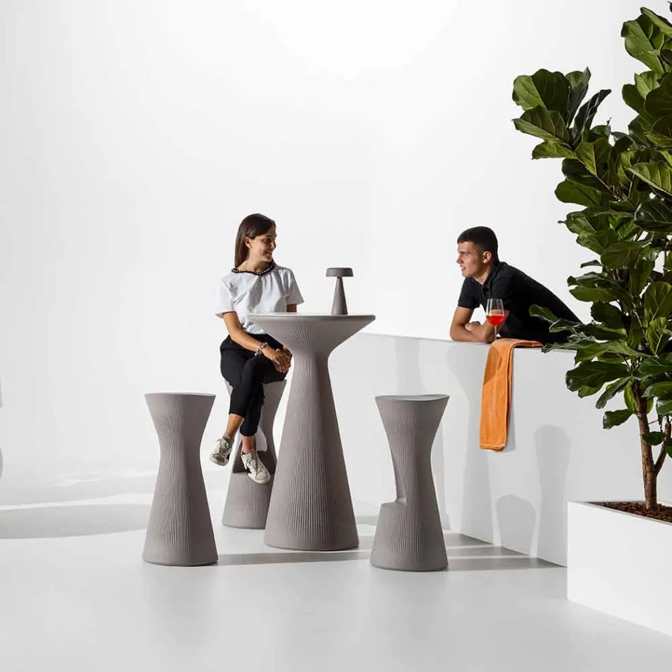 Banqueta alta para jardím em polietileno colorido Made in Italy - Desmond Viadurini