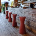 Banqueta alta para jardím em polietileno colorido Made in Italy - Desmond