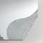 Espelho de parede Lirion com detalhe listrado em duas cores, fabricado na Itália. Viadurini