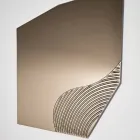 Espelho de parede Lirion com detalhe listrado em duas cores, fabricado na Itália. Viadurini