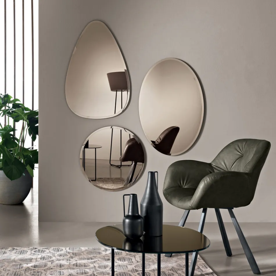 Espelho de parede Beata com acabamento polido no perímetro, fabricado na Itália. Viadurini